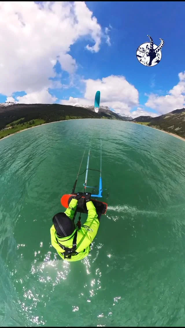 cruising on a #foilwind day ...
.
.
.
#kitesurfingworld #kitesurfing #kiteday #kitefoilingworld #kitefoiling #wingfoiling #wingfoil #foilingworld #kitefoil #kitesurf #kitewetter #kitesurfingofficial #reschensee #kiteday #kitetrip #foiling #kitinginthealps  #ozonekites #sabfoil #sabfoilmoses